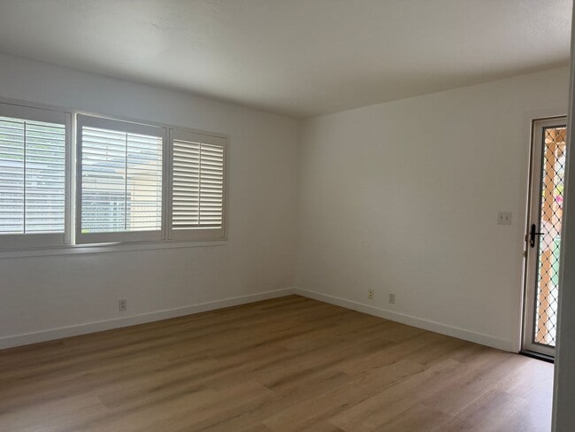 Building Photo - Campbell Charmer- 2 Bedroom 1 Bath Duplex with Garage