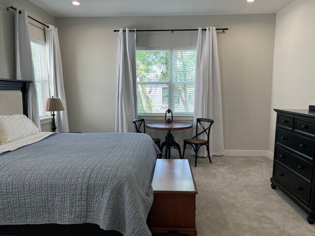 Building Photo - Alamo Heights Area!!