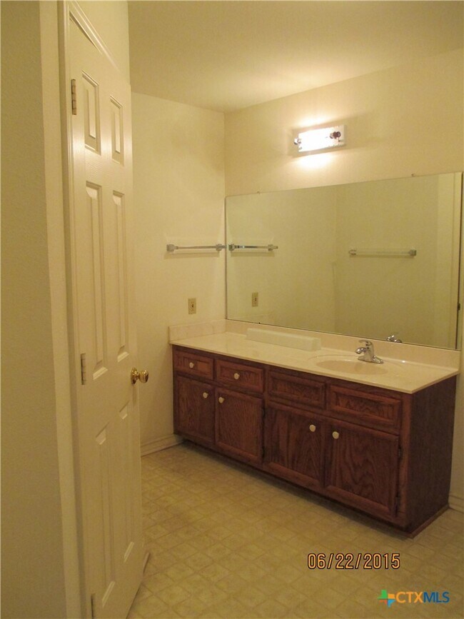 Building Photo - 110 Jocelyn Cir