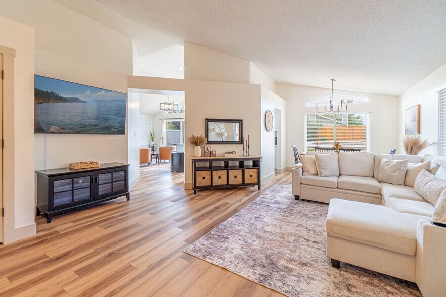 Building Photo - 1059 Chesterfield Ct