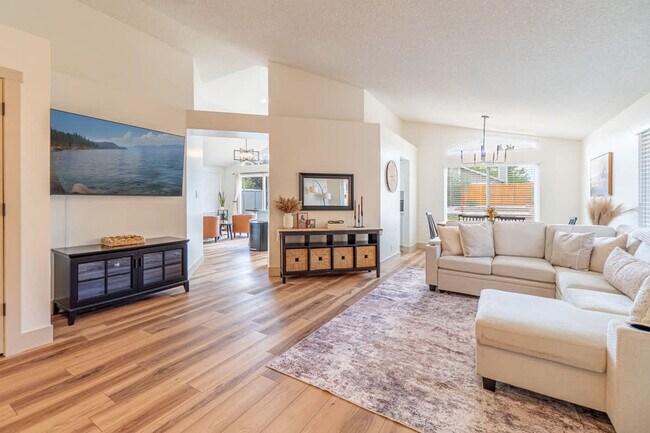 Building Photo - 1059 Chesterfield Ct