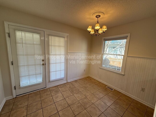 Building Photo - 1921 Bradford St