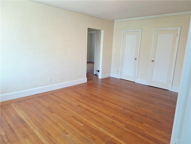 Building Photo - 218 Waterman St