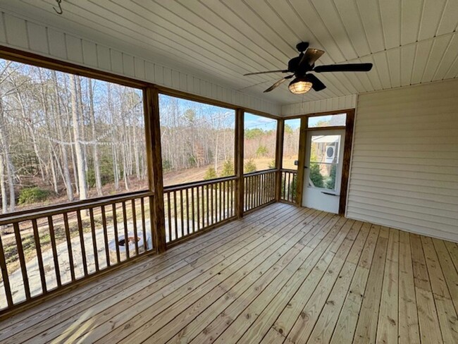 Building Photo - Charming 3BR/2BA Cottage Retreat on Large ...