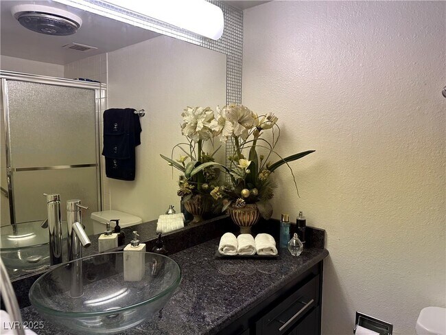 Building Photo - 205 E Harmon Ave