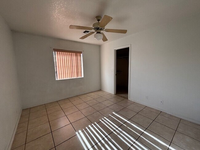 Building Photo - 3 Bedroom - 2 Bath Home