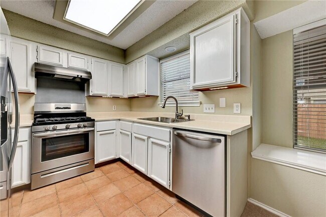 Building Photo - 12915 Modena Trail