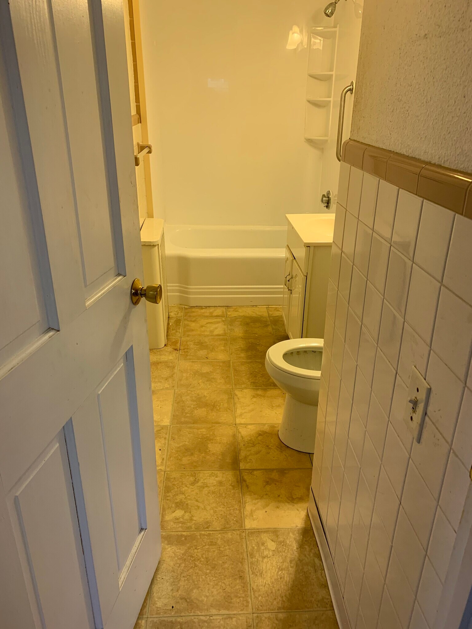 Building Photo - 468 Massasoit Rd