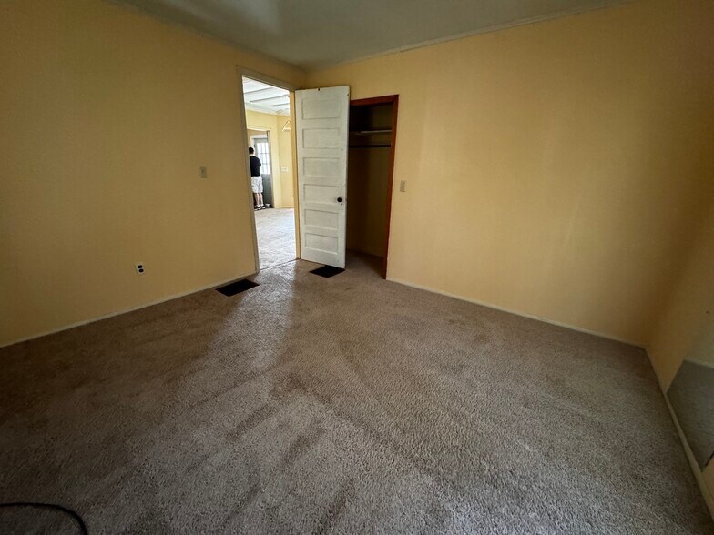 Bedroom - 301 S Pleasant St