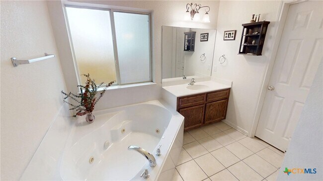 Building Photo - 5601 Hunters Ridge Trail