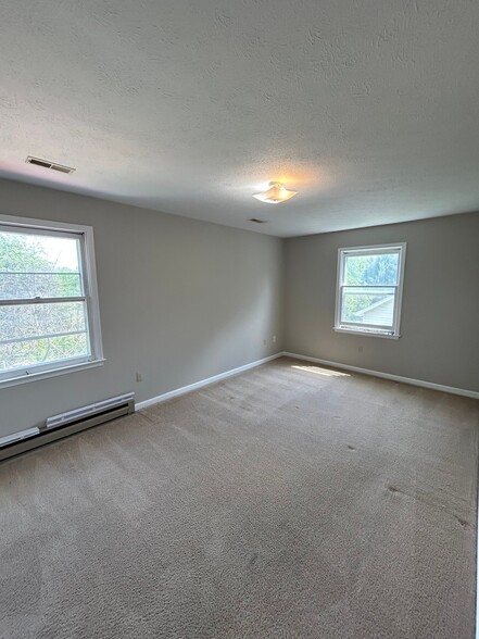 Building Photo - 121 Edgewood Dr