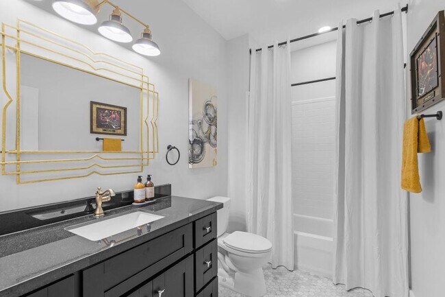 Building Photo - 156 Camellia St