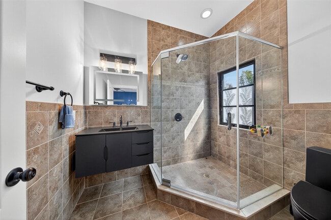 Building Photo - 2211 St