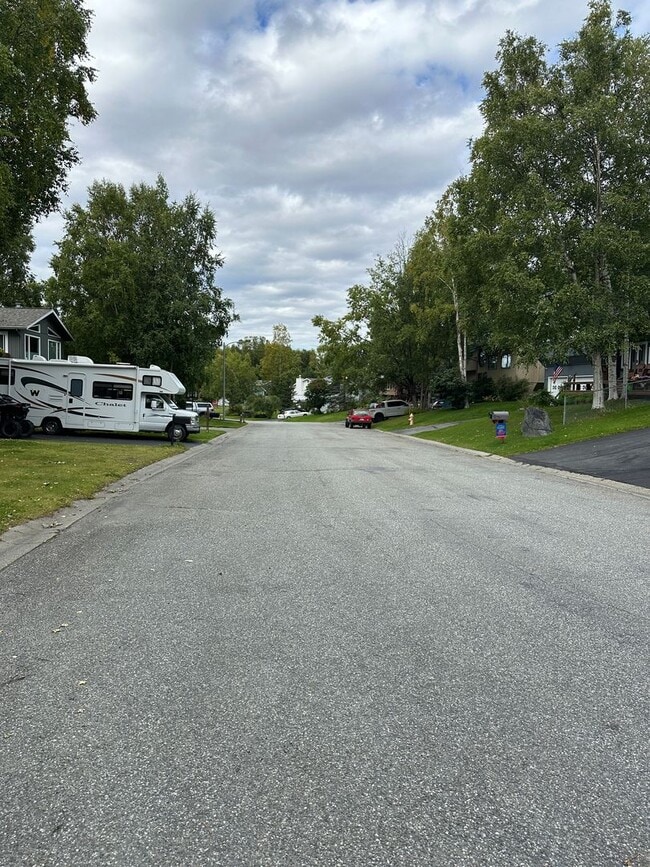 Building Photo - Kempton Hills 3 Bedroom/2.75 Bath Home with Sauna!