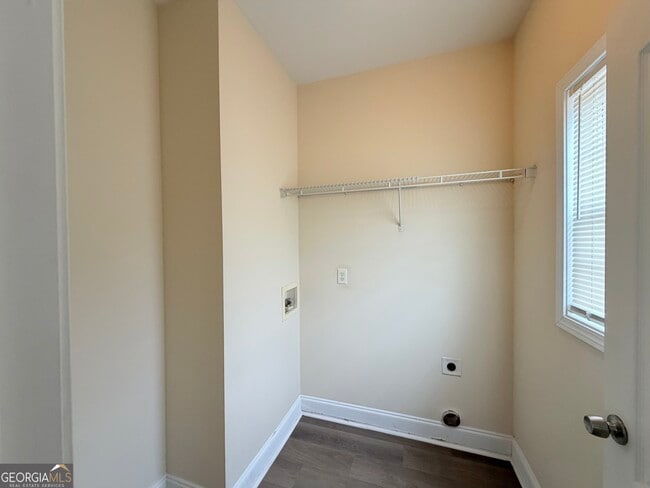 Building Photo - 109 Vine St NW