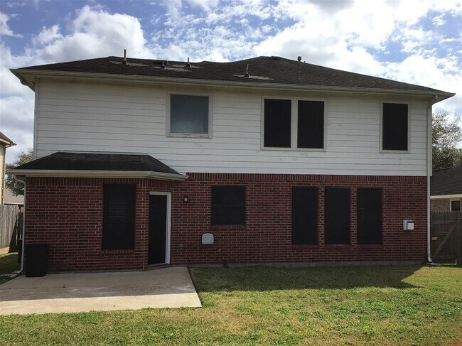 Building Photo - 411 Cedar Point Dr