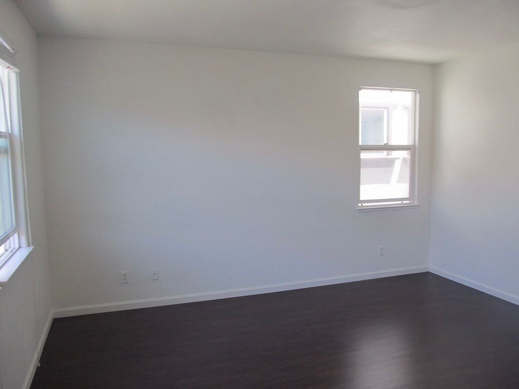 Building Photo - 233 American Farms Ave