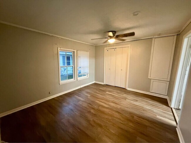 Building Photo - 3 Bedroom 2 Bathroom Home for Rent