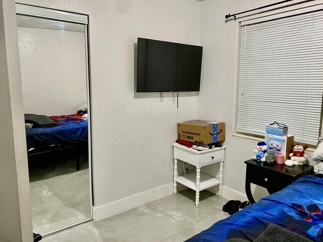 Building Photo - 1353 9th St