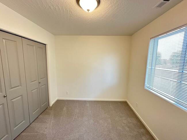 Building Photo - Brand New Post Falls Duplex