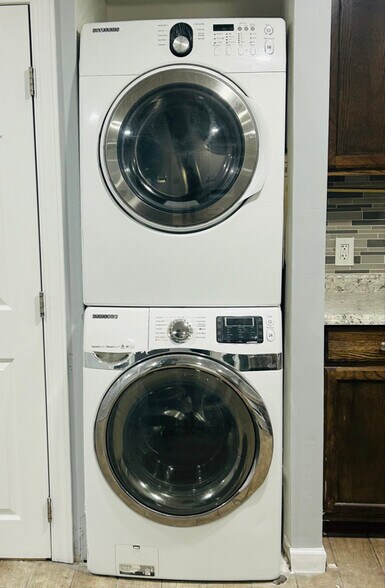 Building Photo - 311 W Broadway