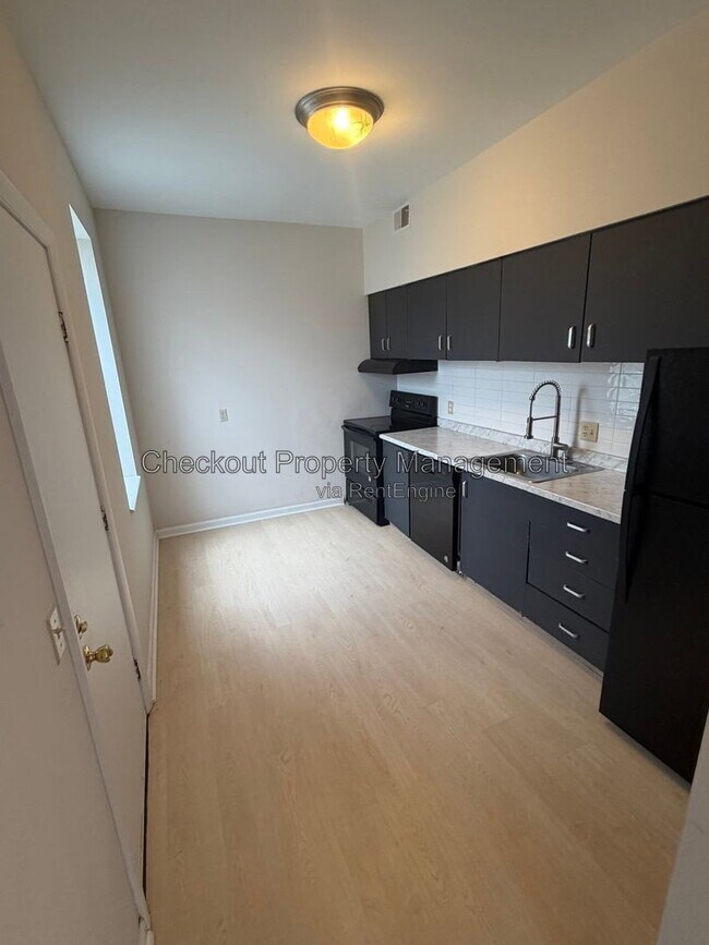 Building Photo - 5531 Pershing Ave