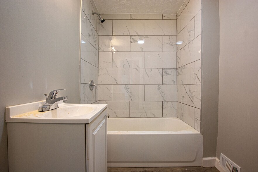 Building Photo - 110 N 38th St