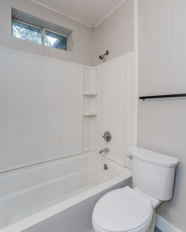 Building Photo - 108-110 Northampton Ave