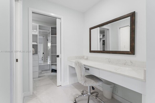 Building Photo - 19217 Fisher Island Dr