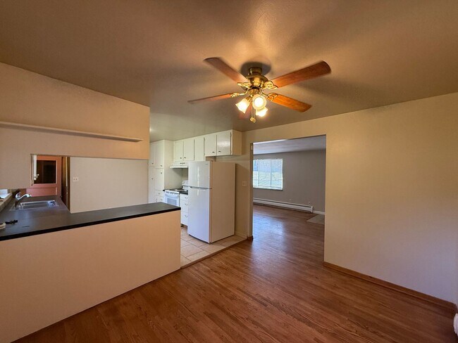 Building Photo - Charming 4-Bedroom Ranch Near Downtown Littleton!!