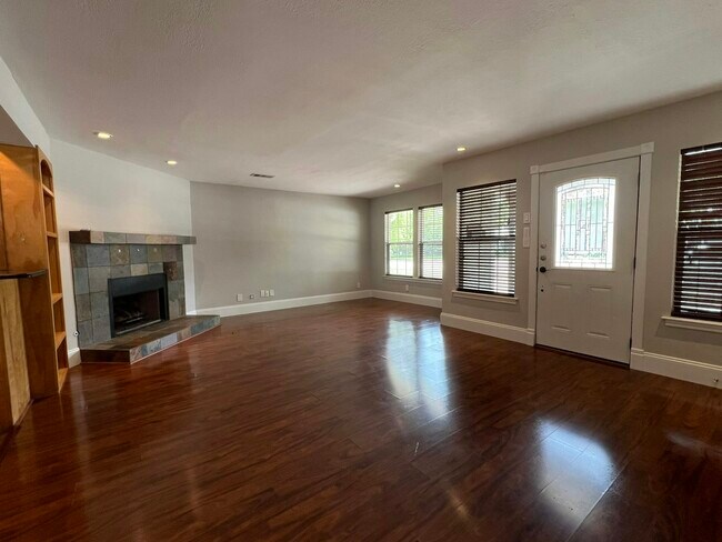 Building Photo - 1313 Casa Vale Dr
