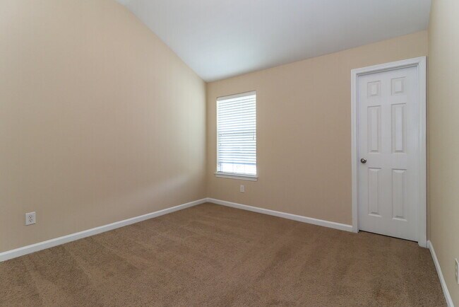 Building Photo - 347 Hidden Creek Ln