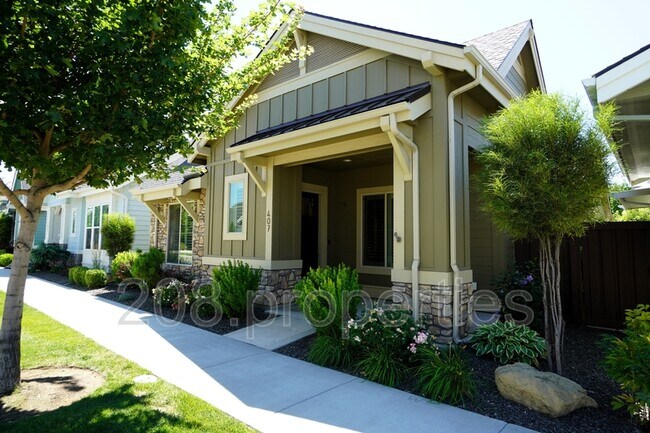 Primary Photo - 407 W Pavilion Ln