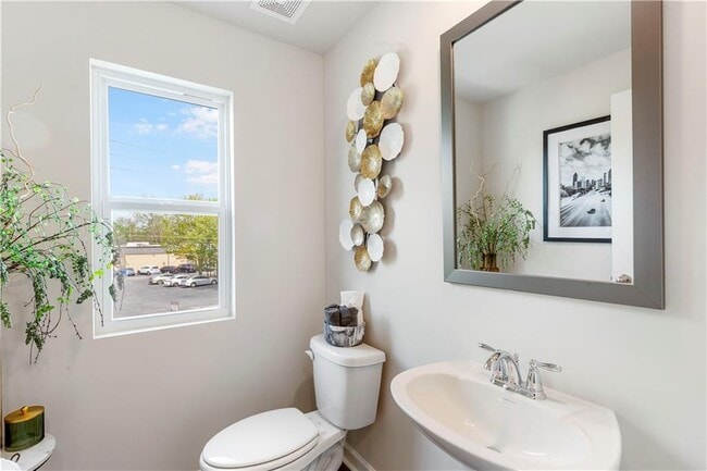 Building Photo - 3642 S Fulton Ave