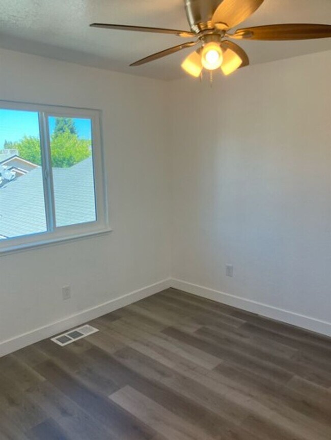 Building Photo - 3518 Woodglen Dr