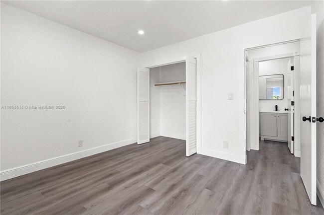 Building Photo - 1400 NE 57th Ct