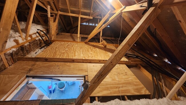 Building Photo - 1025 E Coral Way