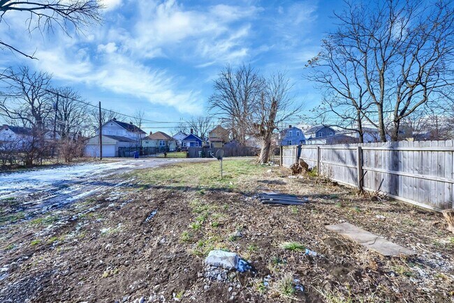 Building Photo - 63 Stevens Ave