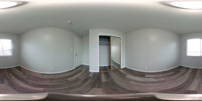 Building Photo - Upstairs 2 Bedroom/1 Bath Apartment with Garage in Charming and Well Maintained Four-Plex