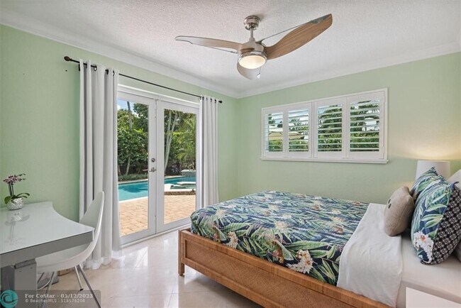 Building Photo - 2625 NW 5th Ave