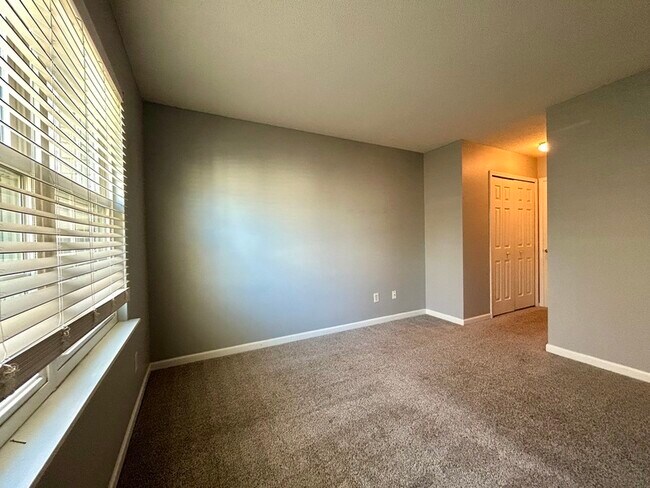 Building Photo - 7686 Petrea Ln