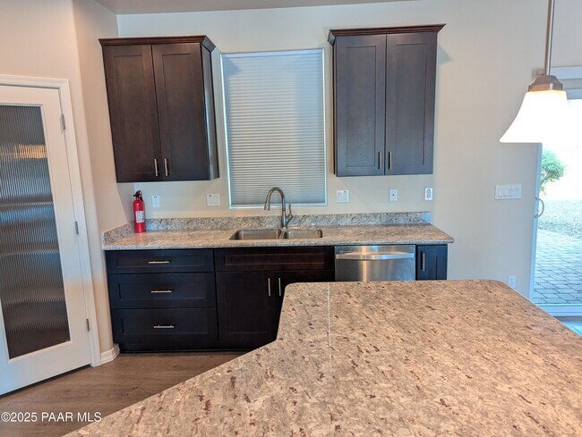 Building Photo - 3057 Trail Walk