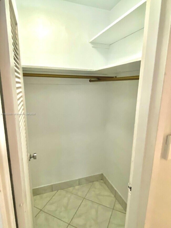 Building Photo - 9225 Collins Ave