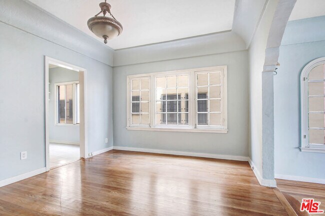 Building Photo - 424 N Gardner St