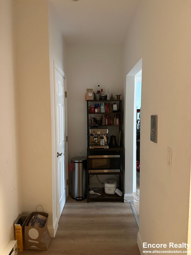 Building Photo - 111 Norway St