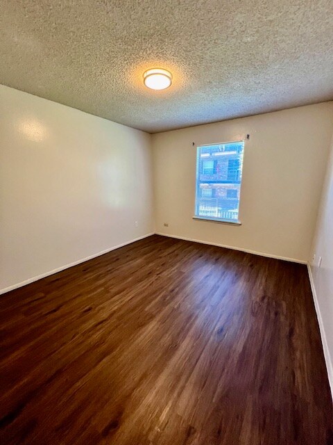 Building Photo - 920 N Leverett Ave