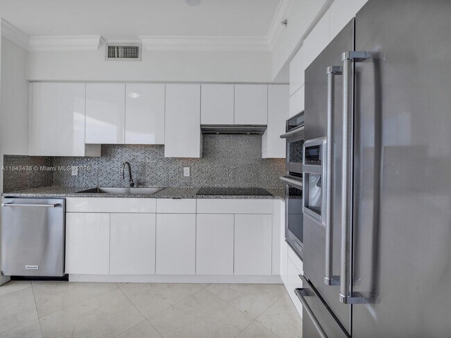 Building Photo - 4779 Collins Ave