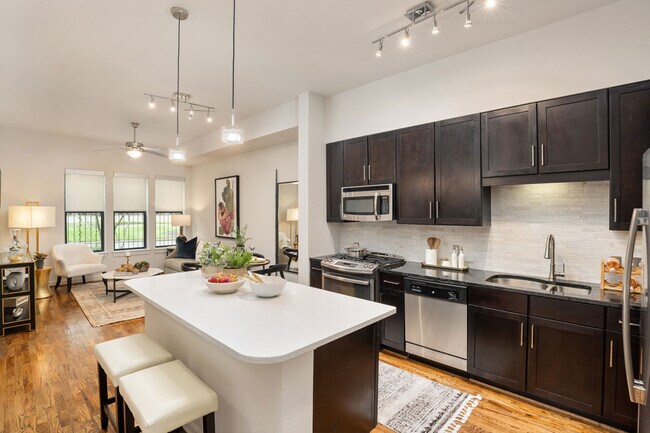 Primary Photo - Upscale 1/1 Apt – Style, Comfort & Conveni...