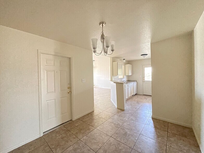 Building Photo - 2609 Vernice Loop