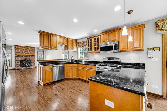 Building Photo - 1341 E Thacker St